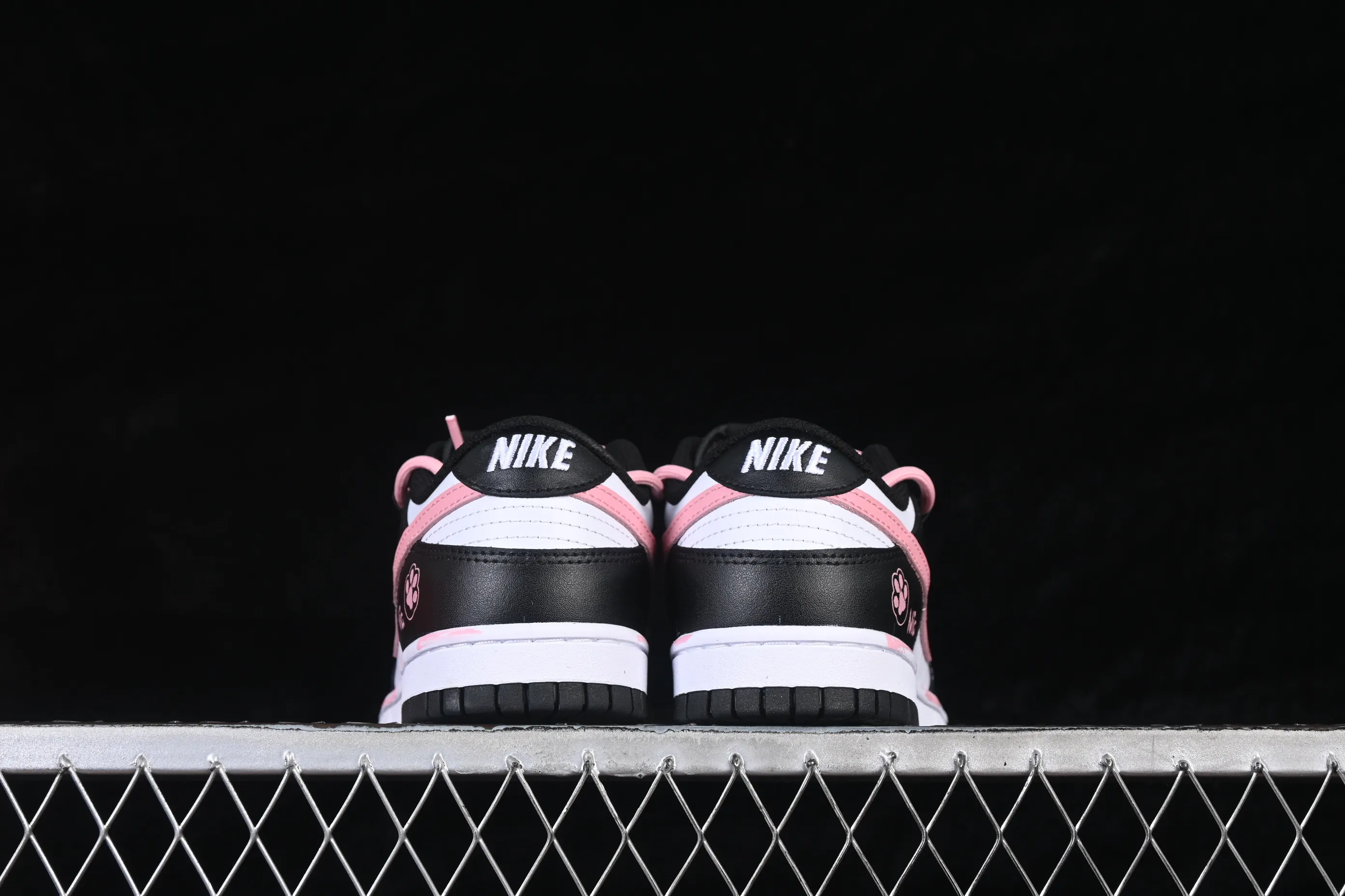 All categories Nk SB Dunk Series Nk SB Dunk Low High-end customized low-top sneakers Nike SB Dunk Low Cat claw black powder Deconstructed strap casual sneakers DD1503-101